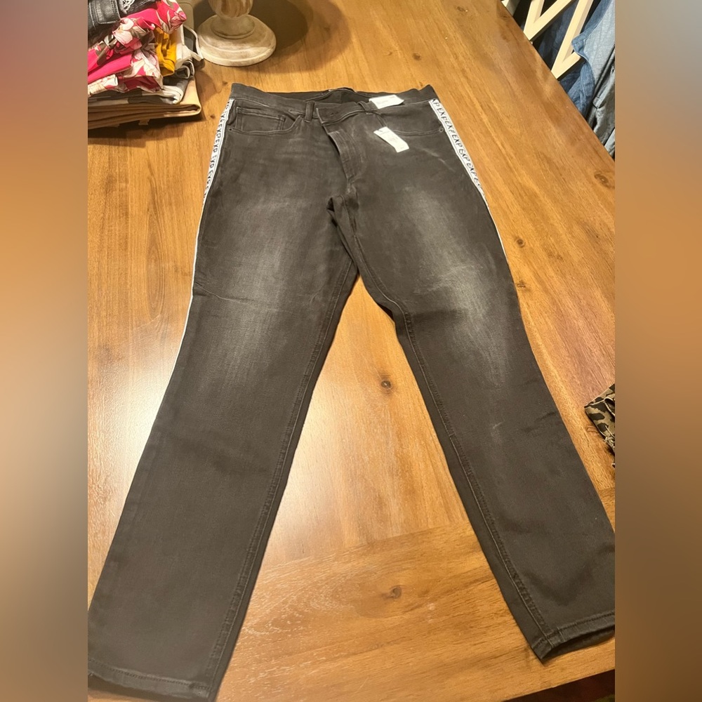 Express ankle length high rise jeans w/ stretch!